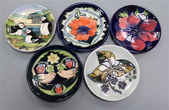 Five Moorcroft pin dishes, including Puffins, Strawberry Thief, Anemone, Bramble and Poppy, Dia 12cm